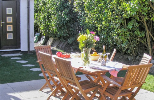 Padstow Cottage | St Merryn Park has its own bar and restaurant, and tennis courts.