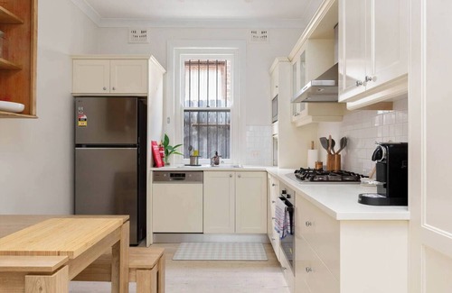 Randwick House | St Moritz Timeless Federation Retreat near Coogee