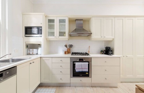 Randwick House | St Moritz Timeless Federation Retreat near Coogee