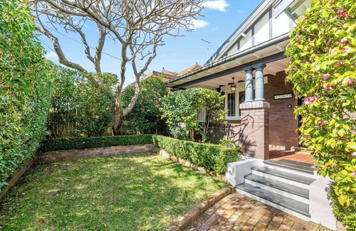 Randwick House | St Moritz Timeless Federation Retreat near Coogee