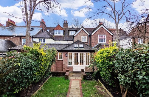 Chichester Cottage | St Pancras - Chichester - a town house that sleeps 6 guests in 3 bedrooms