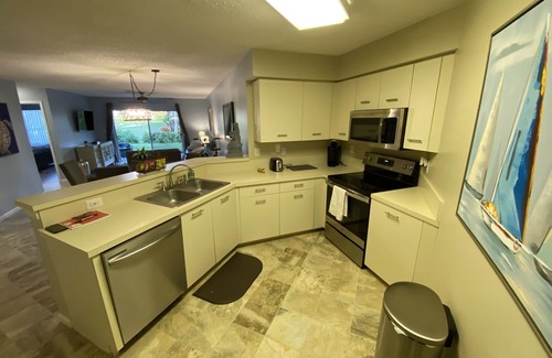 Isla del Sol Condo | St. Pete Beach Bahia 155 Vista Verde East - Super Clean! - 2/2 Condo Sleeps 6