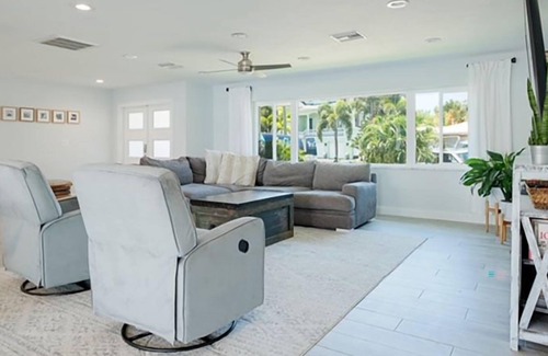Belle Vista House | St Pete Beach Belle Vista 3bd 4ba Waterfront Pool
