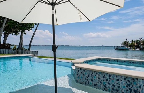 Belle Vista House | St Pete Beach Belle Vista 3bd 4ba Waterfront Pool