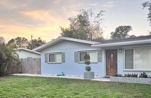 Disston Heights House | ★☆ St. Pete - Eat. Play. Swim. ENJOY!! ★☆