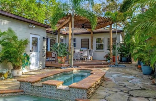 Fossil Park House | St. Petersburg Pool Home Oasis