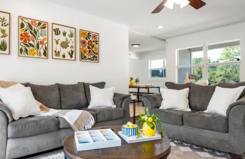 Pasadena On The Gulf House | St Petes Beach House 3BR 2 5BA Sleeps 8 Pool Pickleball Games BBQ