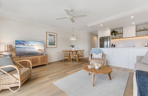 Noosa Heads Apartment | St Tropez 7: Stylish Apartment on the Noosa Waterfront, River Views