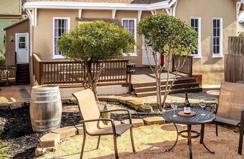 Vallejo House | ~ St. Vincent Hills ~ Walk to Farmers Market, SF Ferry Terminal, & Downtown ~