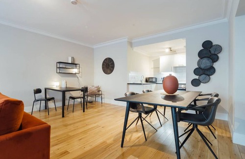 City Centre Glasgow Apartment | St Vincent Street · A Luxurious City Centre Main Door Apartment