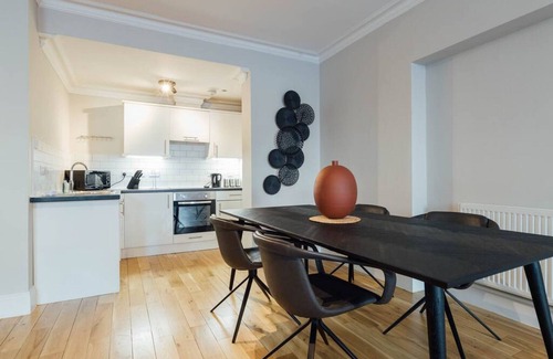City Centre Glasgow Apartment | St Vincent Street · A Luxurious City Centre Main Door Apartment