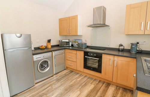 Rhosneigr Cottage | ST WINIFREDS, pet friendly, with a garden in Rhosneigr