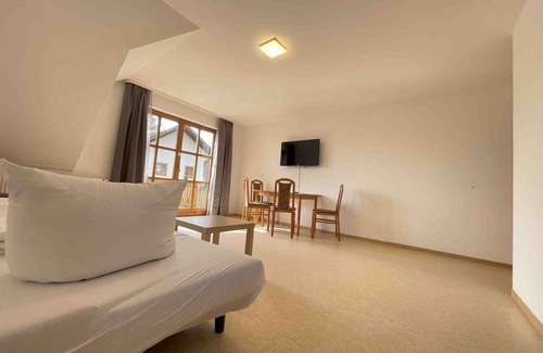 Stamsried Apartment | (STA1079) Modern fitters' apartment with balcony