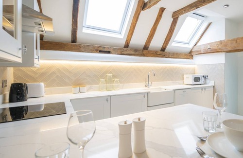 Marlow Apartment | Stable Annex Bisham - Vibrant 1 Bed With Parking