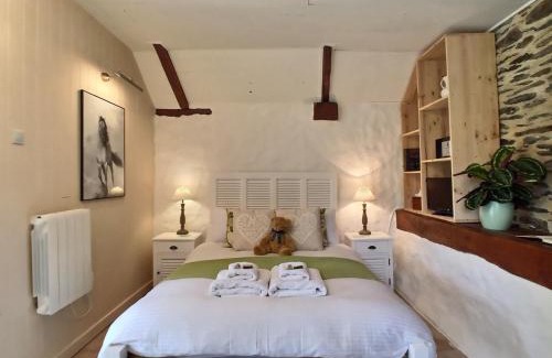 Sizun House | Stable Chambre d'Hôte at Kergudon, CdH with pool