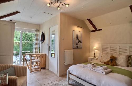 Sizun House | Stable Chambre d'Hôte at Kergudon, CdH with pool