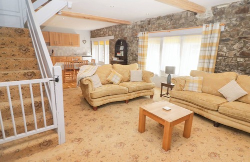 Templeton House | STABLE COTTAGE, NARBERTH, pet friendly, with a garden in Narberth