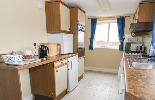 Overton-on-dee Cottage | STABLE COTTAGE, pet friendly, with open fire in Overton-On-Dee