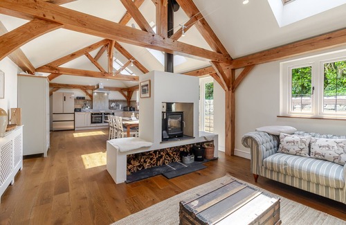 New Forest District Cottage | STABLE COTTAGE, pet friendly, character holiday cottage in Burley