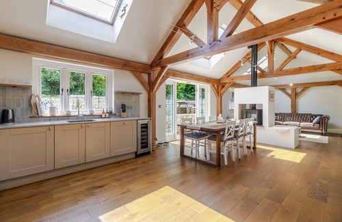 New Forest District Cottage | STABLE COTTAGE, pet friendly, character holiday cottage in Burley
