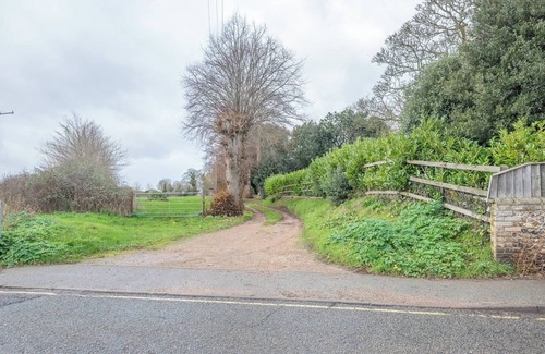 Saxmundham Apartment | Stable Cottage, Saxmundham