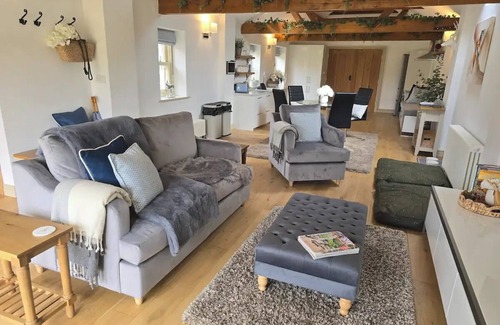 Walkeringham House | Stable View Barn - log burner & dog friendly