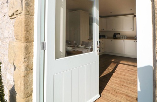 Peak District Cottage | STABLE VIEW, family friendly, character holiday cottage in Tideswell