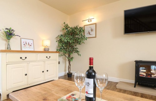 Peak District Cottage | STABLE VIEW, family friendly, character holiday cottage in Tideswell