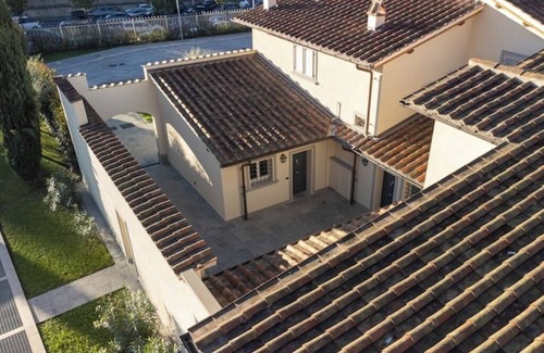 Novoli - San Donato Apartment | Stables 3 | Apartment Villa Carobbi