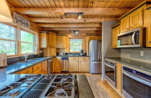 Bryson City House | Stacked Stone Retreat - Bryson City Luxury Log Home close to town