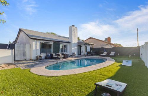 Glendale House | Stadium Retreat 3Br Pool, Games, Relaxing Oasis