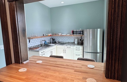 Babe Denny House | Stadium Stay #4 A 5 minute walk to Lucas Oil Stadium and free parking.