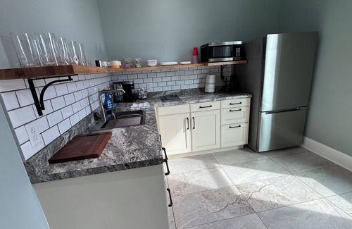 Babe Denny House | Stadium Stay #4 A 5 minute walk to Lucas Oil Stadium and free parking.