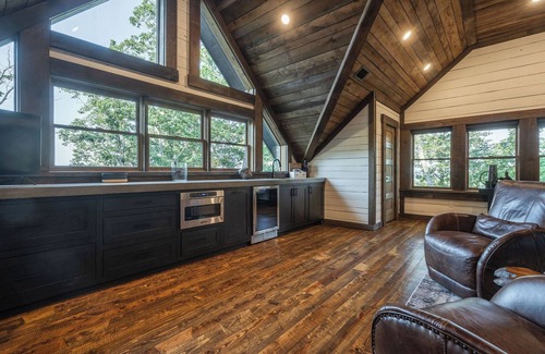 Morganton Cabin | Stag's Manor|Stunning Mtn Views|Fire Table|Hot Tub