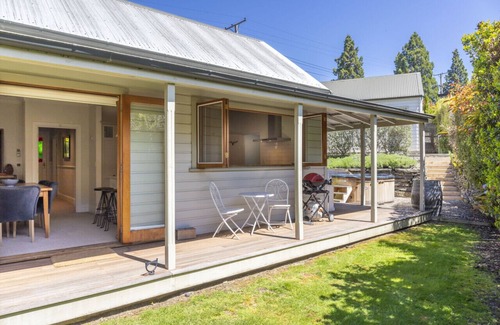 Arrowtown Apartment | Stags Head Cottage - Home in the heart of Arrowtown