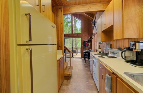Hoodsport Cabin | Staircase Rapids Retreat at Lake Cushman, Sleeps 6