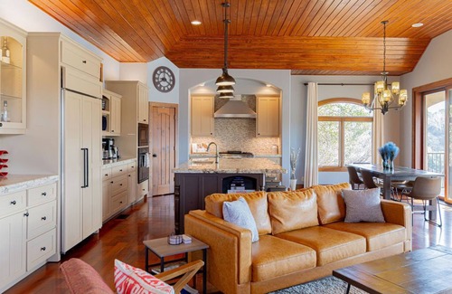 Oak Shores On Lake Austin House | Stairway to Heaven: Luxury Waterfront w/Panoramic Views, BBQ & Billiards