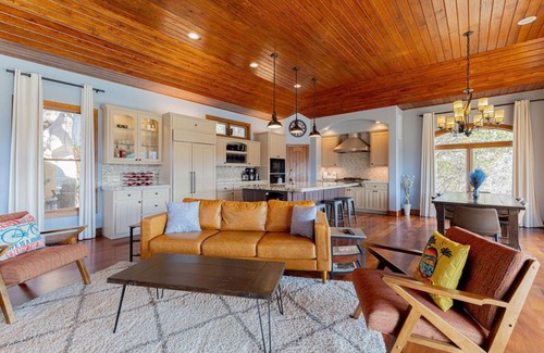 Oak Shores On Lake Austin House | Stairway to Heaven: Luxury Waterfront w/Panoramic Views, BBQ & Billiards