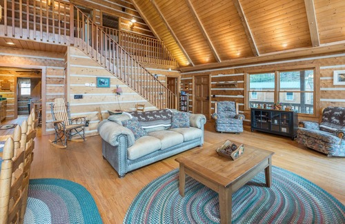 Marion Cabin | Stairway to Heaven | Private Pet-friendly Cabin & Sweeping Mountain Views!