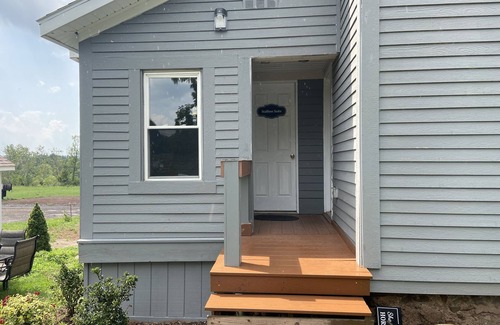 Baldwinsville House | Stallion Apt On Truck Farm