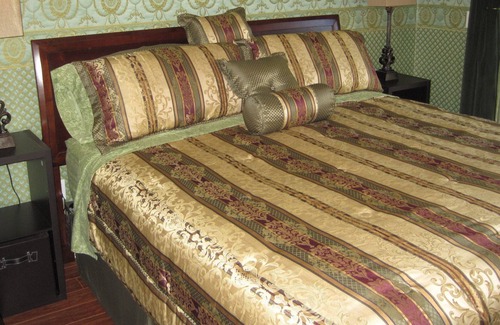 Fair Oaks House | Stand Alone Guest House Pool