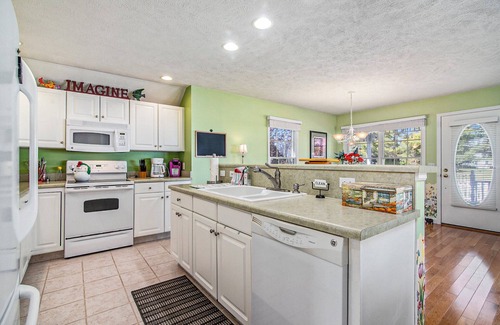 Manistee Cottage | Standalone Harbor Village Cottage at Beach