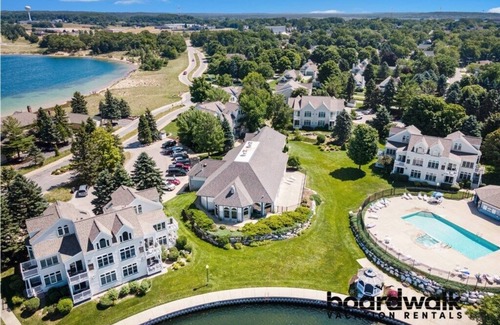 Manistee Cottage | Standalone Harbor Village Cottage at Beach