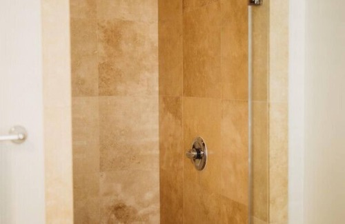 Downtown Hotel | Standard Guest Room- 2 Queens · The Jefferson Inn Rm. 13