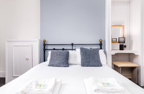 West Cliff Hotel | Standard King Bed, Ensuite