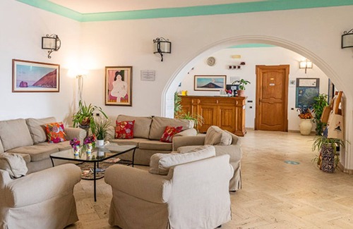 San Vincenzo Hotel | Standard Quadruple Room a few steps from the sea
