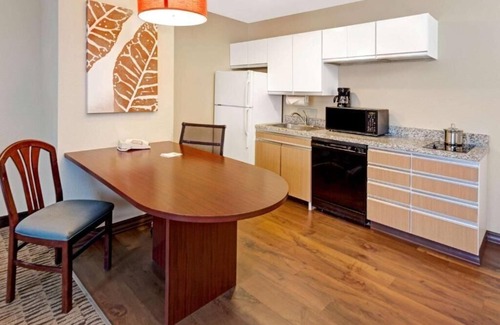 Altamonte Springs Apartment | Standard Queen Room Near Sanlando Park ORL