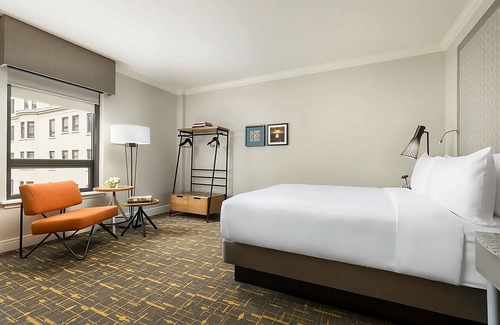 Lower Nob Hill Hotel | Standard Queen Room at Stanford Court Hotel, Pets Are Welcome!
