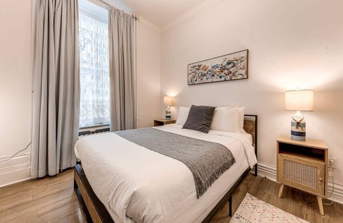 Vieux-Quebec-Cap-Blanc-colline Parlementaire Hotel | Standard Room #3 Summ