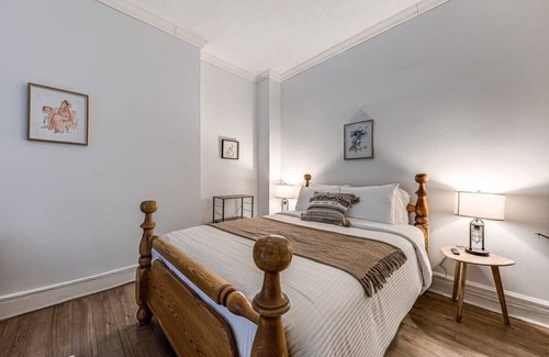 Vieux-Quebec-Cap-Blanc-colline Parlementaire Hotel | Standard Room #3 Summ
